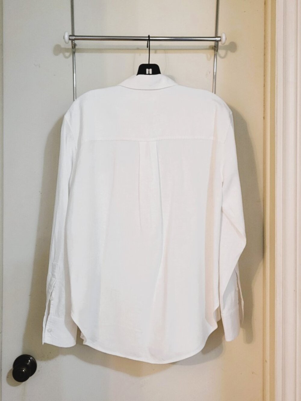 Banana Republic Linen-Blend Long Sleeves Shirt - Size Medium.  White - Picture 7 of 9